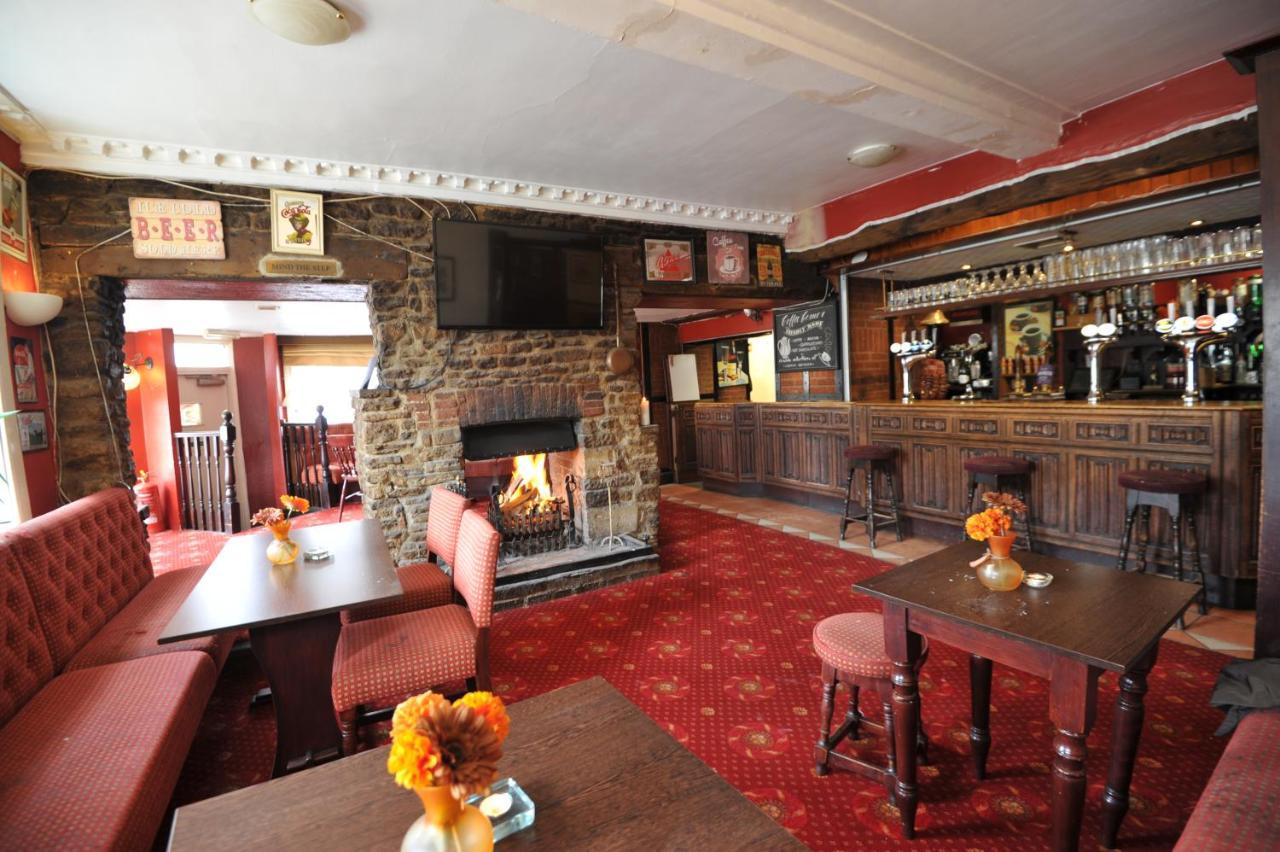 Crown Hotel Brackley Екстер'єр фото