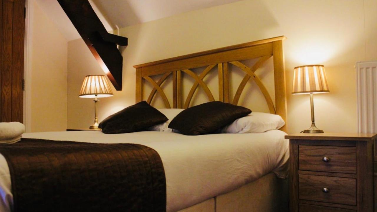 Crown Hotel Brackley Екстер'єр фото