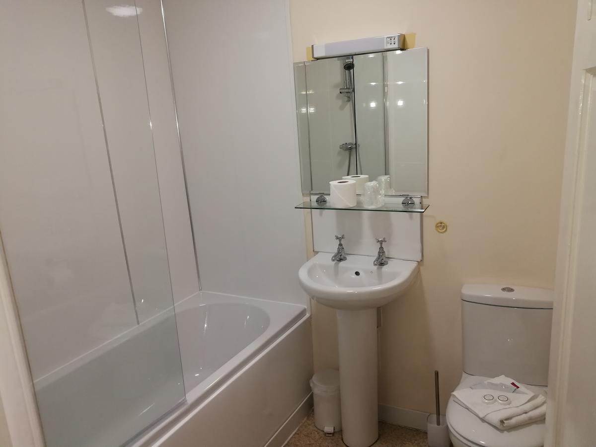 Crown Hotel Brackley Екстер'єр фото